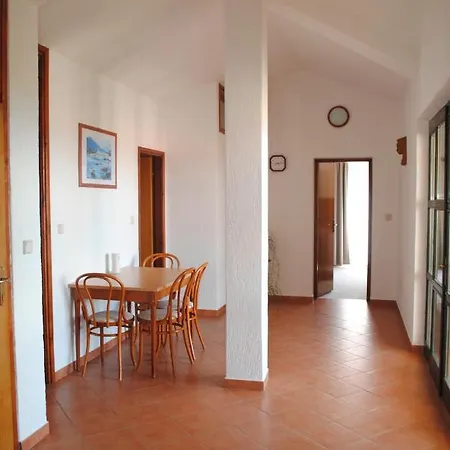 Rustika مالينسكا