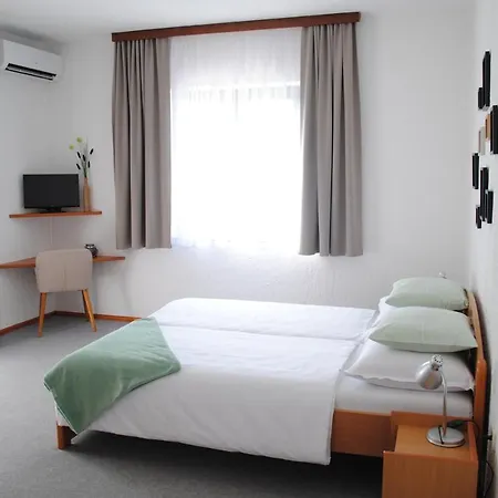 Bed & Breakfast Rustika *